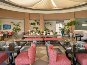 Novotel Bahrain Al Dana Resort - Restaurante