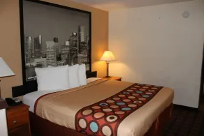 Super 8 by Wyndham Beaumont I-10 College St - Vue de la chambre