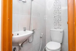 RedDoorz near Alun Alun Bandung 2 - Badezimmer