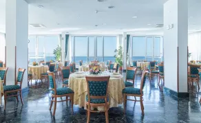 Hotel Holidays - Restaurant