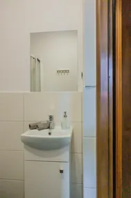 Trip & Hostel - Bathroom