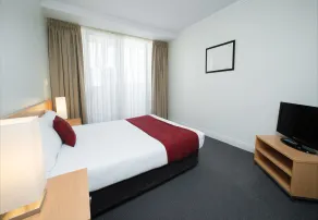 Franklin Apartments - Room