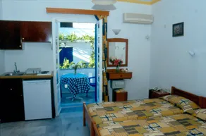 Rea Sun Hotel Studios Apartments - Habitación
