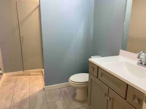 202 New Downtown Living - Bathroom