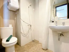 Good Deal And Restful Studio Grand Dhika City Apartment - Badezimmer