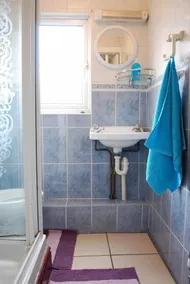 Clift Guest House - Bathroom