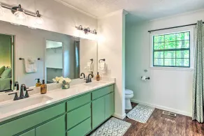 Deck & Resort Amenities: Hot Springs Home! - Interiør