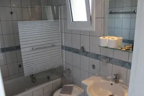 Adonis Hotel - Bad