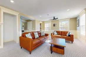 Steps to Holyoke Medical Center! Remote-work Hub - Innvendig
