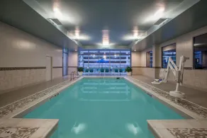 Holiday Inn Cleveland Clinic by IHG - Piscine