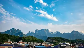 Zhang Jiajie Zhijue Art Hotel - Widok z pokoju
