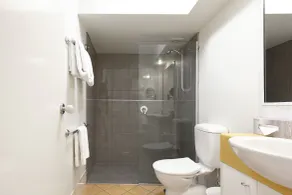 West End Central Apartments - Bathroom