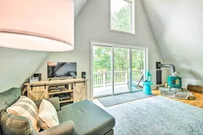 Cozy Northville Home w/ Dock & Lake Access - Innvendig