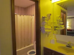 Travel Inn & Suites - Salle de bain