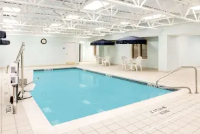 Wingate by Wyndham Bridgeport Clarksburg - Piscine