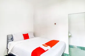 RedDoorz near Wisata Pantai Parangtritis - Room