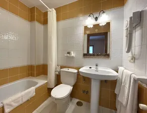 Santu Colás - Bathroom