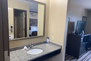 Super 8 by Wyndham Independence KS - Badezimmer