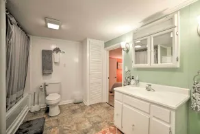 'Pelican Bay Retreat' on Lake Barkley w/ Kayaks! - Interior