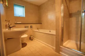 Oaklands Hotel - Baño