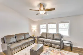 2 Mi to Lake Michigan: Pet-friendly Sawyer Apt - Interiör
