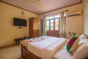 OYO 18705 Home Elegant 2BHK Parra - Room
