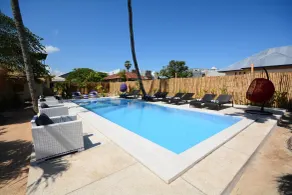 World BnB - Pool