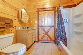 Lakefront Gem: Hot Tub & Game Room in Hancock - Interni