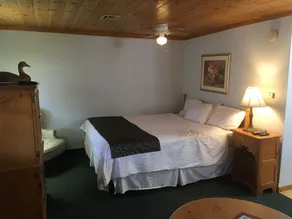 Whispering Pines Lodge - Habitación