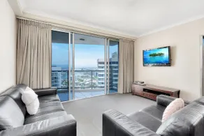 The High Tide, Chevron Renaissance 2BR, Surfers - Rum