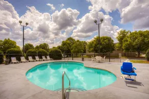 Comfort Suites Pineville - Ballantyne Area - Piscine