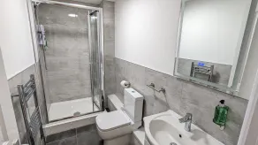 Cocoon @ International Inn + Apartments - Bathroom