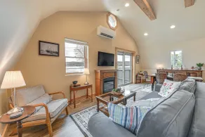 2 Lamoka Lake Cottages w/ Views, Fire Pit & Dock - Interiør