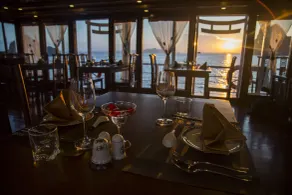Renea Cruises Halong - Restaurant