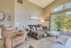 ¡NUEVO! 'Gorge Retreat' Carson Home con impresionantes vistas! - Interior