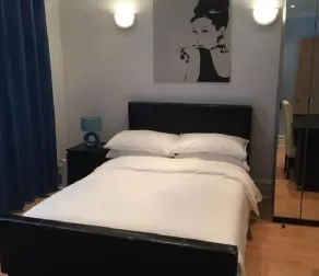 3 Luxury En-suite Bedrooms - Habitación