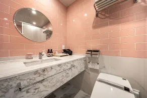 Brown-dot Hotel Signature - Banheiro