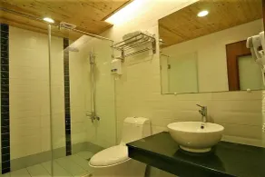 Tranquil Sea Hotel - Bathroom