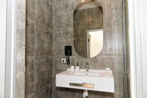 Aston Hotel - Bathroom