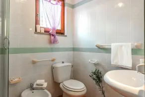 Glorious Residence Le Pavoncelle one Bedroom sleeps four and child num1450 - Badrum