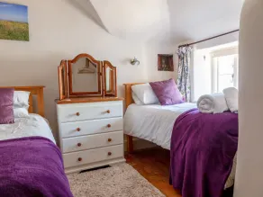 End Cottage - Room
