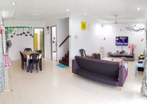 H Homestay Sibu - 1000Mbps 1Gbps Wifi, Astro & Auto Gate Parking Semi Detached House! - Eingangsbereich