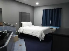 Americas Best Value Inn and Suites Bush International Airport - Chambre