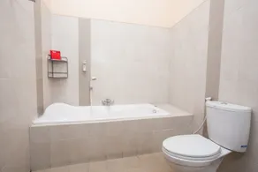 RedDoorz @ Rampal - Bathroom