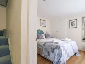 Upside Down Cottage - Zimmer