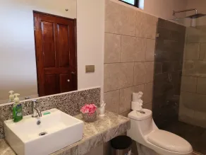 Hotel Amira - Baño