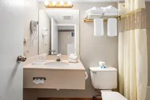 Tidelands Caribbean Boardwalk Hotel and Suites - Baño