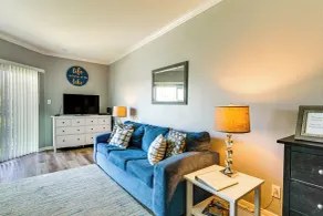 Lake Conroe Condo w/ Pool Access + Balcony! - Interiør