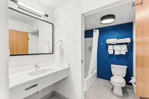 Spark by Hilton Cedar Falls - Salle de bain