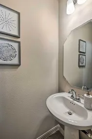 Brand-New Townhome Near UNT/TWU & The Square! - Interior